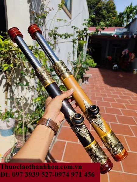 Điếu cày rút bọc đồng nổi là một trong những mẫu điếu cày hiện đại được dân hút thuốc lào ưa chuộng vì vừa tiện lợi khi mang theo vừa thẩm mỹ và bền bỉ.