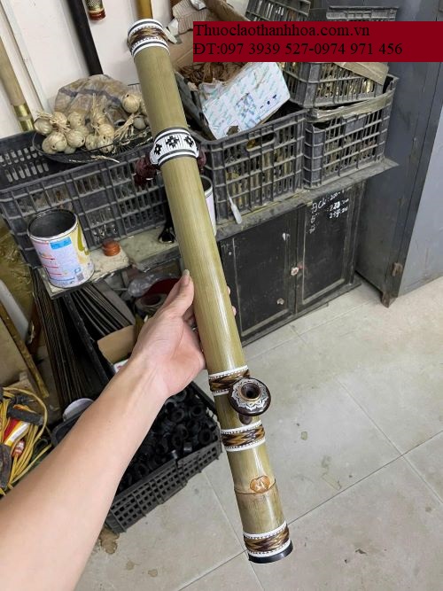 Điếu nứa Thanh Hóa thủ công, chọn từ nứa già bền chắc, mang đến tiếng rít sảng khoái và hương thuốc lào đậm đà khó quên